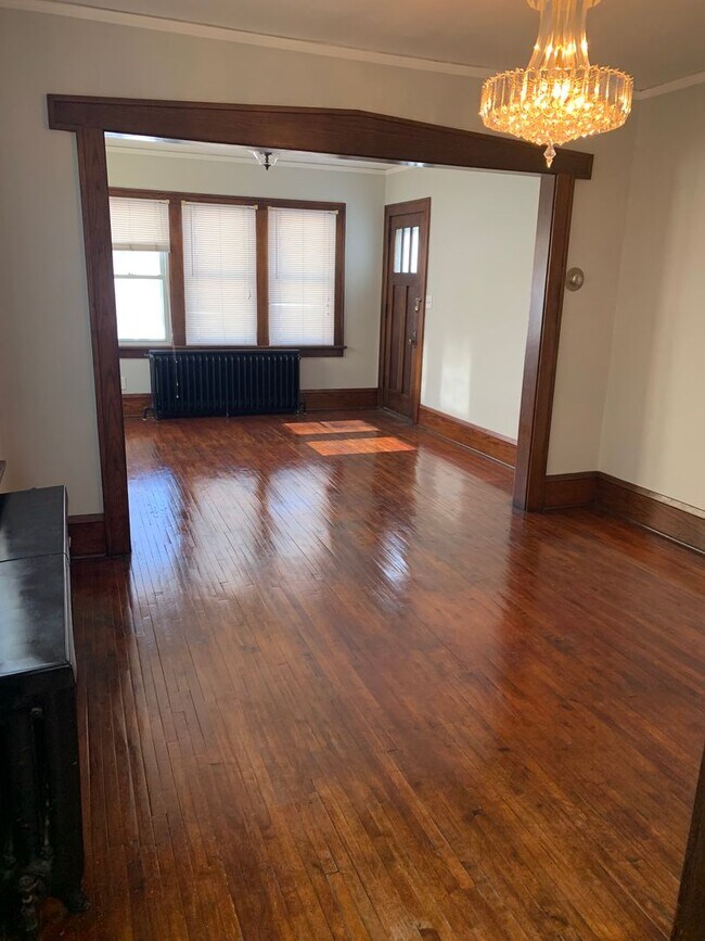 Building Photo - 6 Bedroom 4 Bathroom Como House Available September 2026