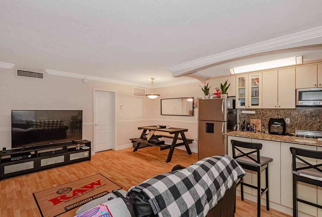 Foto principal - 3245 Virginia St