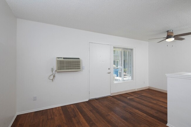 Interior Photo - Aztec Pacific Apartments