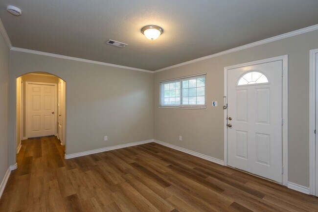 Foto del edificio - Spacious 4 bedroom in 77707. More pics com...