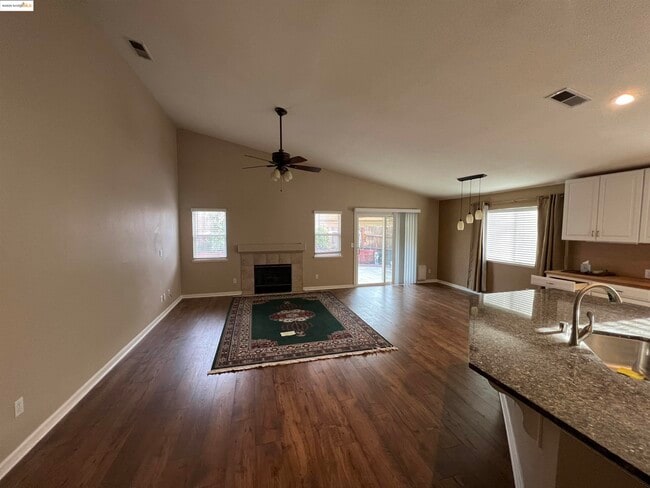 Building Photo - 1511 Coventry Dr