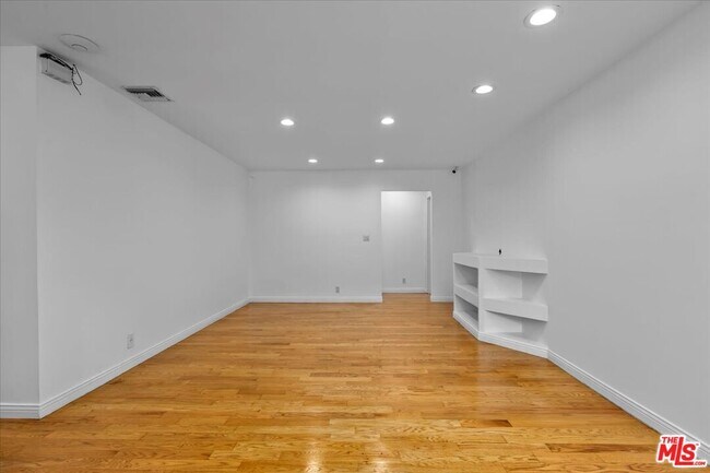 Building Photo - 5852 Burnet Ave