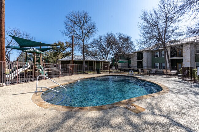 Piscina - San Gabriel Crossing