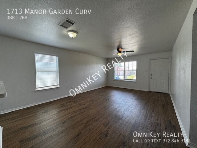 Foto del edificio - 1713 Manor Garden Curve