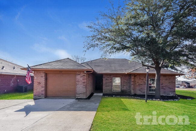 Building Photo - 909 Meadowdale Dr