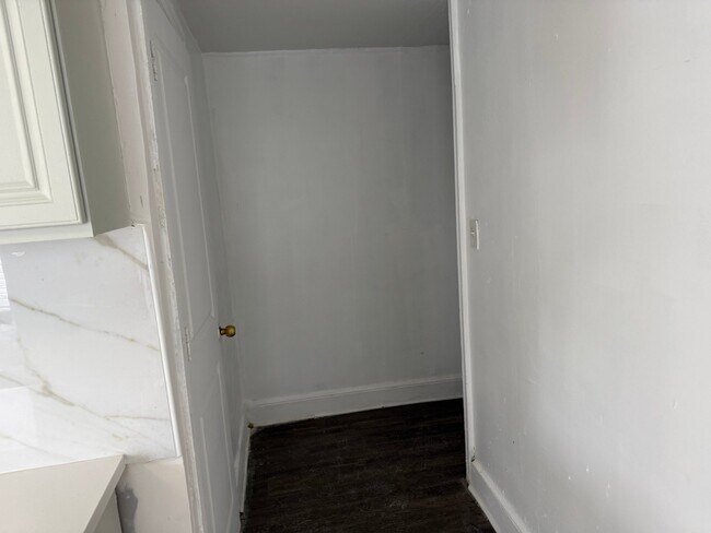 Building Photo - 27 Meehan Ave