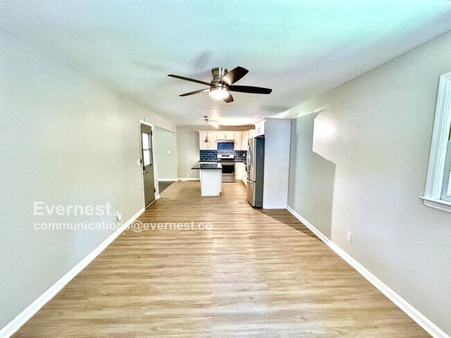 Building Photo - 1584 Camelot Cir