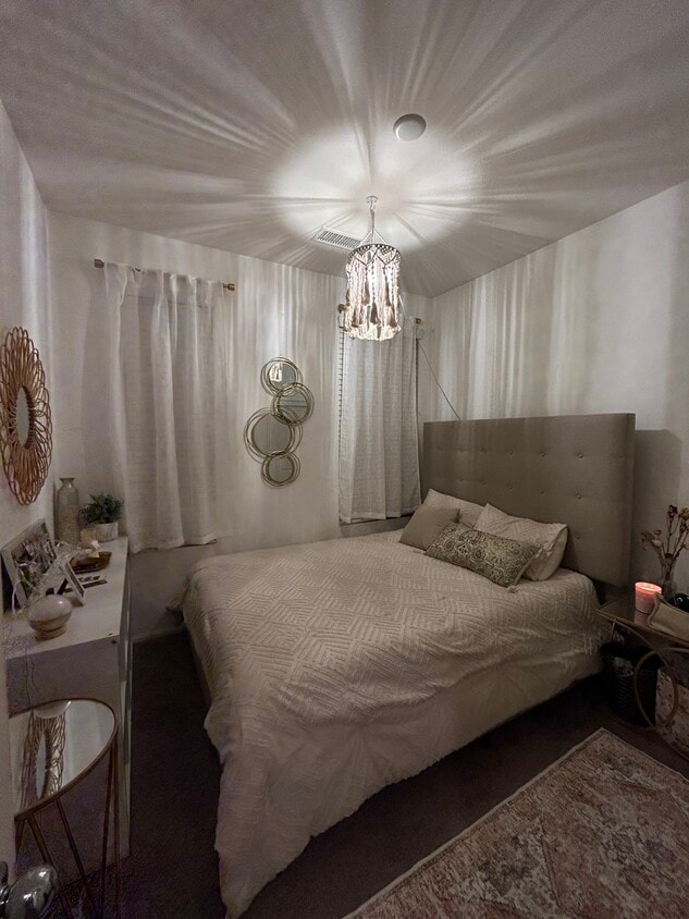 Furnished room - 422 W Route 66