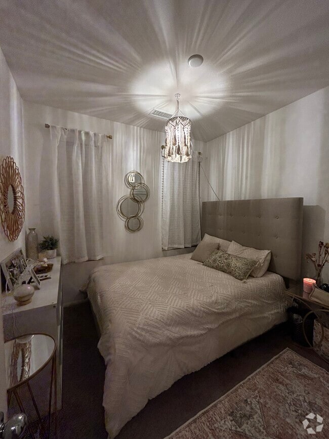 Furnished room - 422 W Route 66