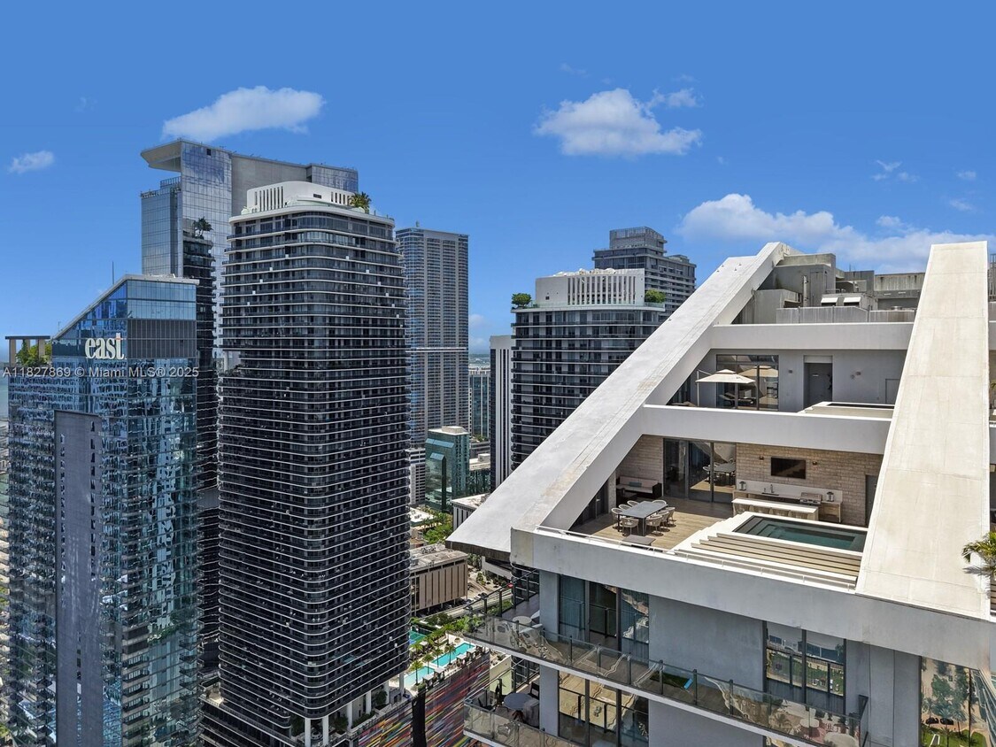 Foto principal - 88 SW 7th St
