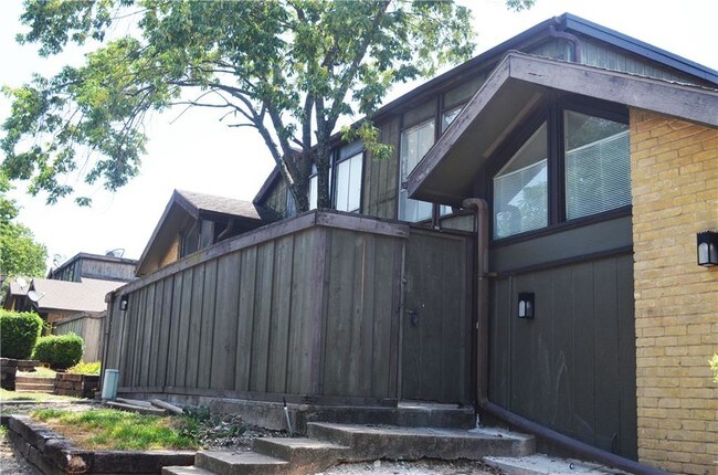 Building Photo - 4634 Country Creek Dr