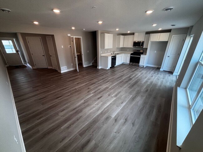 Foto del edificio - Gorgeous Brand NEW Woodbury Townhome