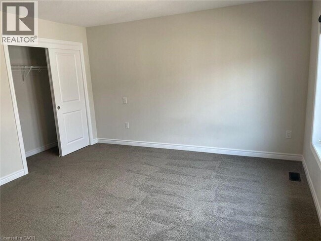 Photo du bâtiment - 16 Birmingham Dr