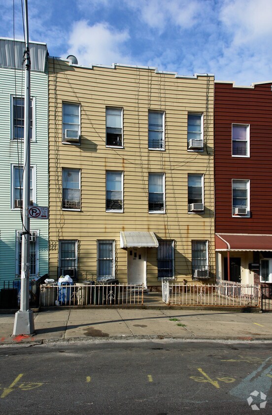Building Photo - 140 23rd St
