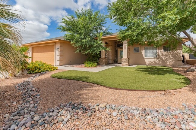 Building Photo - Beautiful Home in the Golf Course Area