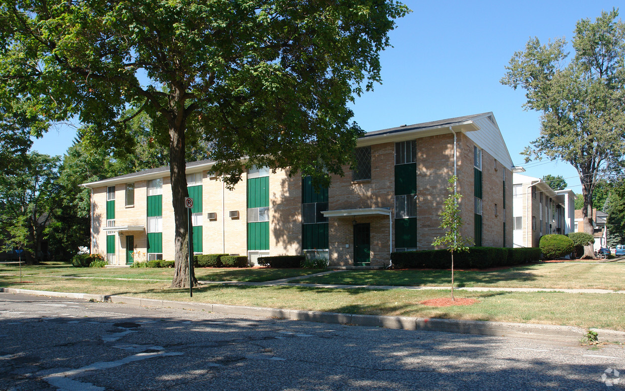 Building Photo - River Street Apartments