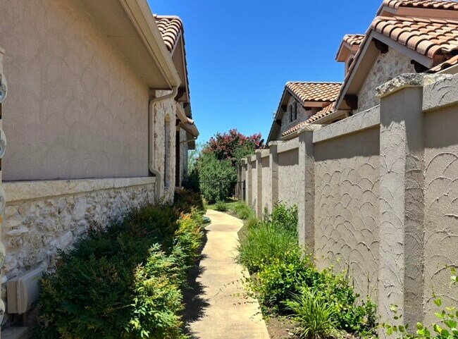 Building Photo - 112 Tuscan Dr