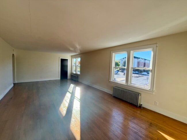 Building Photo - 17 2nd St