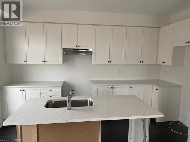 Building Photo - 3 Pinnacle Ct