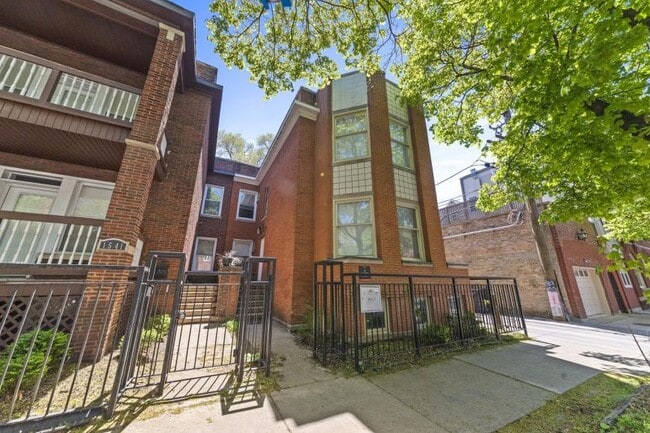 Foto del edificio - 3 bedroom in Chicago IL 60613