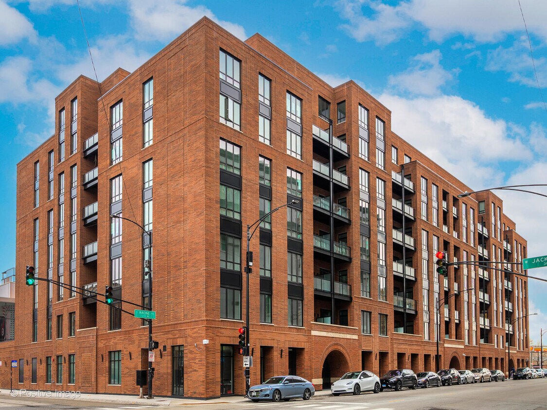 Foto principal - 313 S Racine Ave