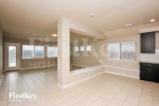 Foto del edificio - 11913 Rustling Oaks Dr