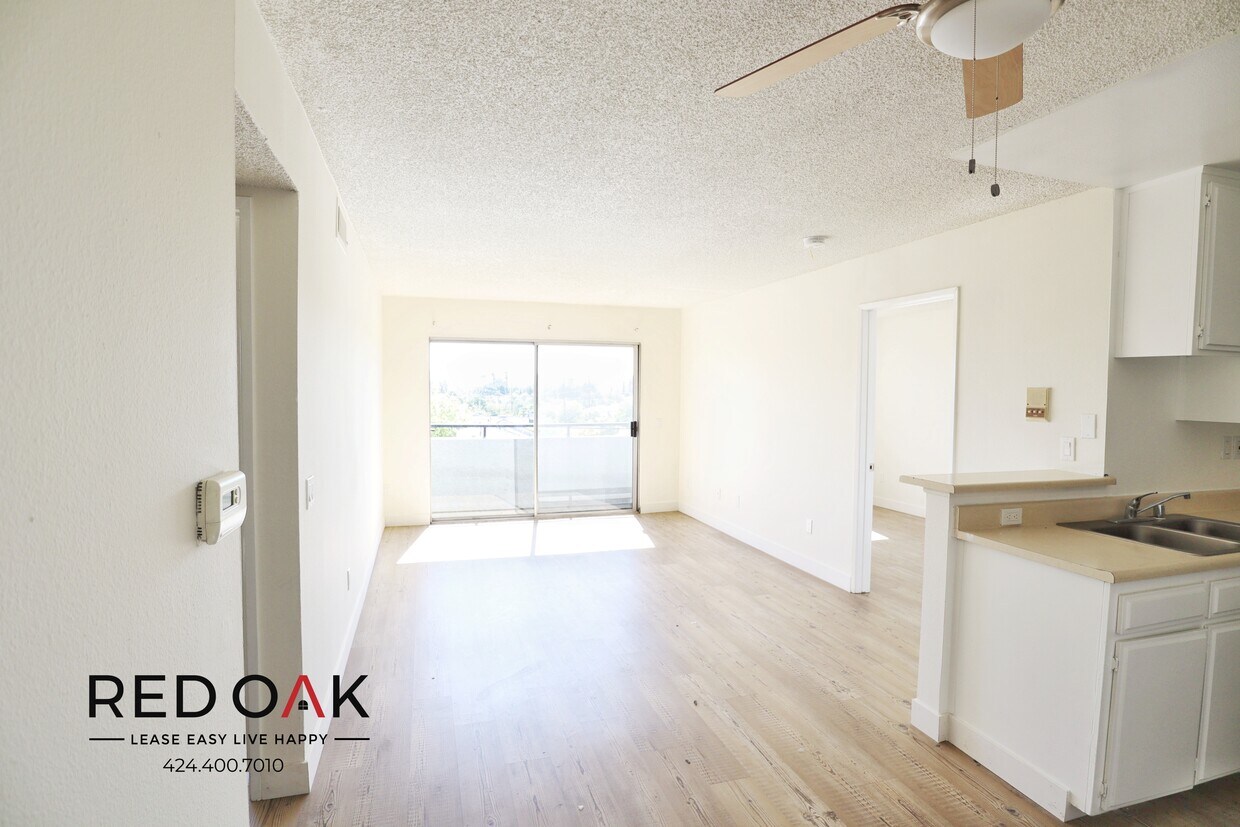 Foto principal - 11823 Victory Blvd