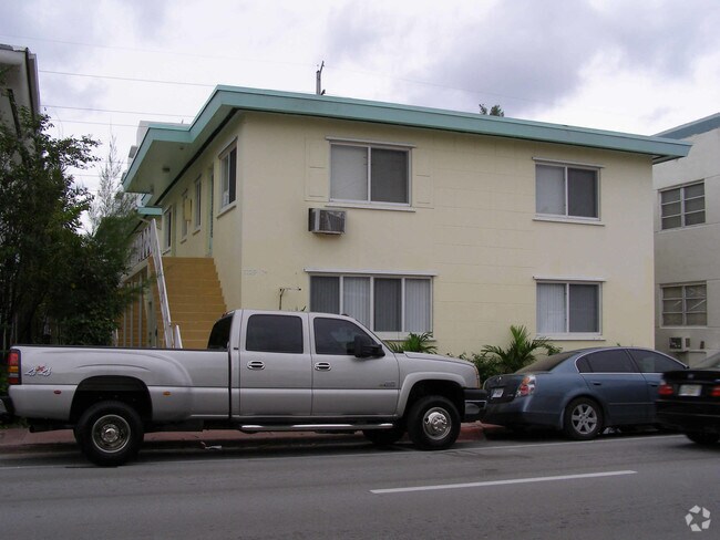 Building Photo - 7725-7727 Harding Ave