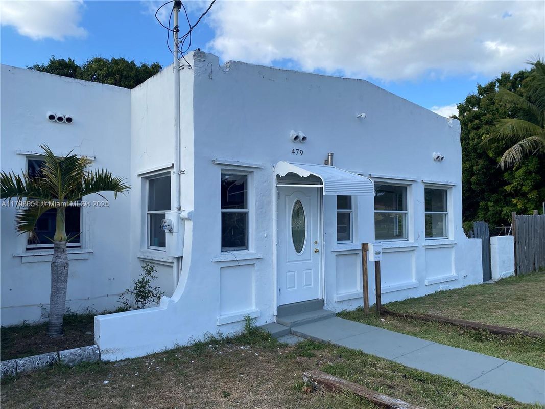 Foto principal - 479 NE 129th St