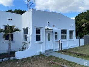 Building Photo - 479 NE 129th St