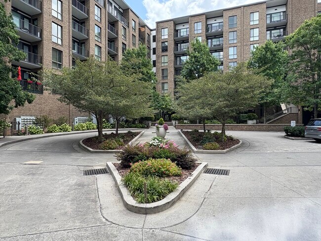 Foto del edificio - 200 Manufacturers Rd