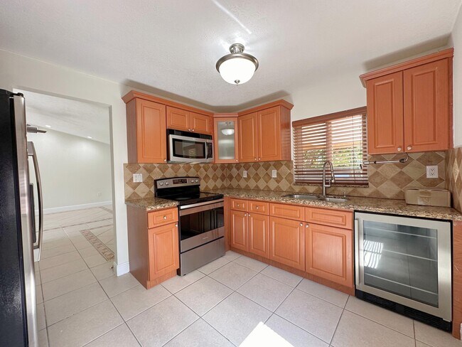 Foto del edificio - 5884 NW 198th Terrace