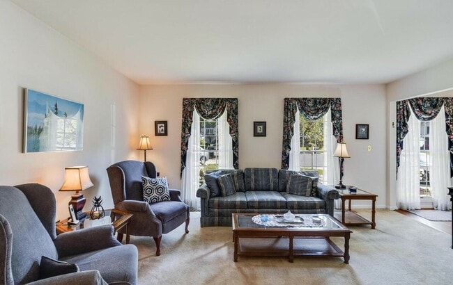 Photo - 15411 Pine Tree Ct House