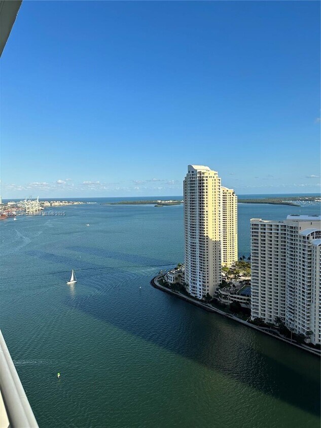 Primary Photo - 325 S Biscayne Blvd