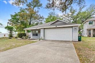 Building Photo - 11027 Oakcrest Dr