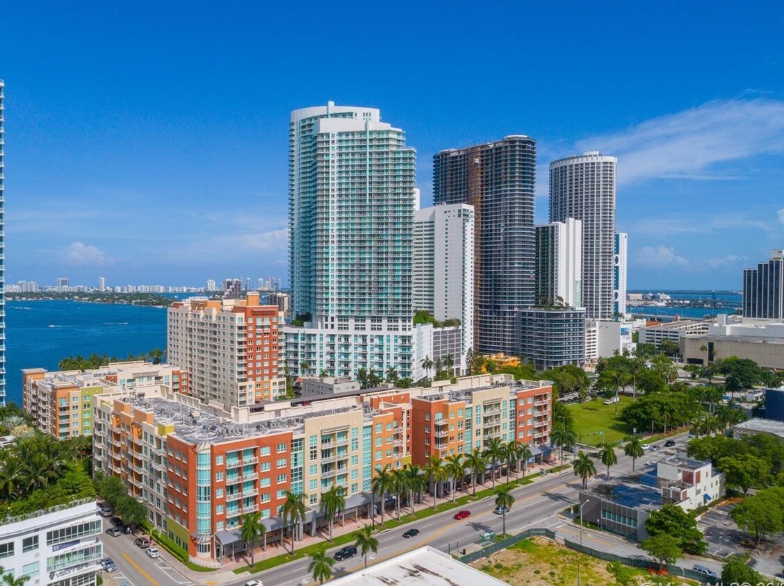 Cité en la bahía - 2001 Biscayne Blvd