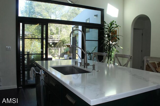 Foto del edificio - 3 br, 2 bath House - 1833 Catalina Ave