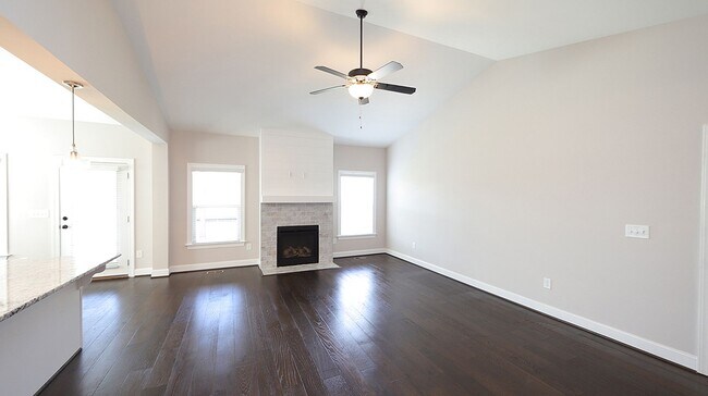 Building Photo - Beautiful Home with Open Floorplan in Desi...