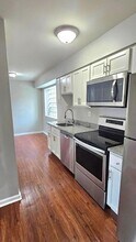Building Photo - 204 Cherry St