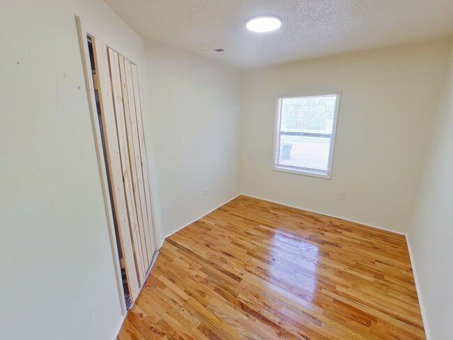Building Photo - 4243 E Whitney Ln