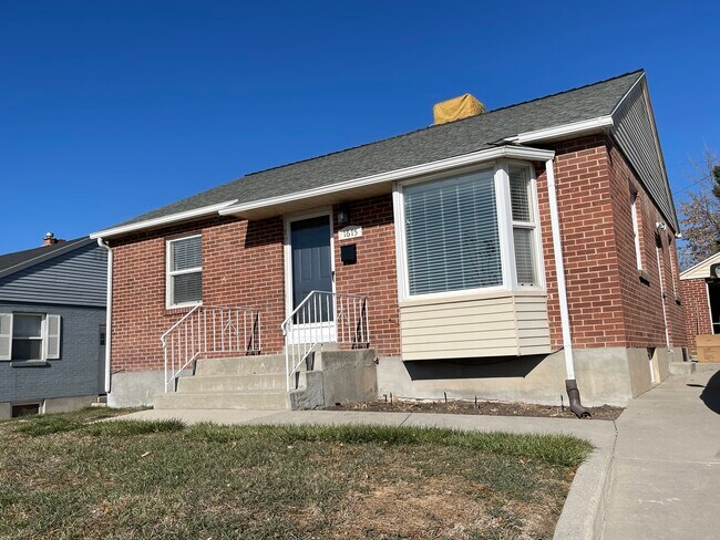 Building Photo - 1675 E Wilson Ave