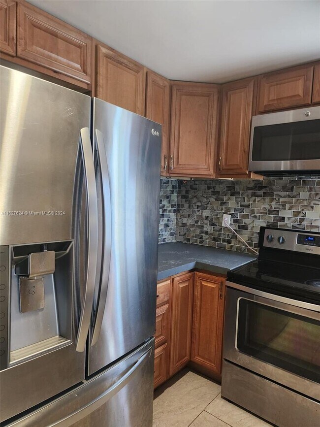 Foto del edificio - 810 SW 14th St