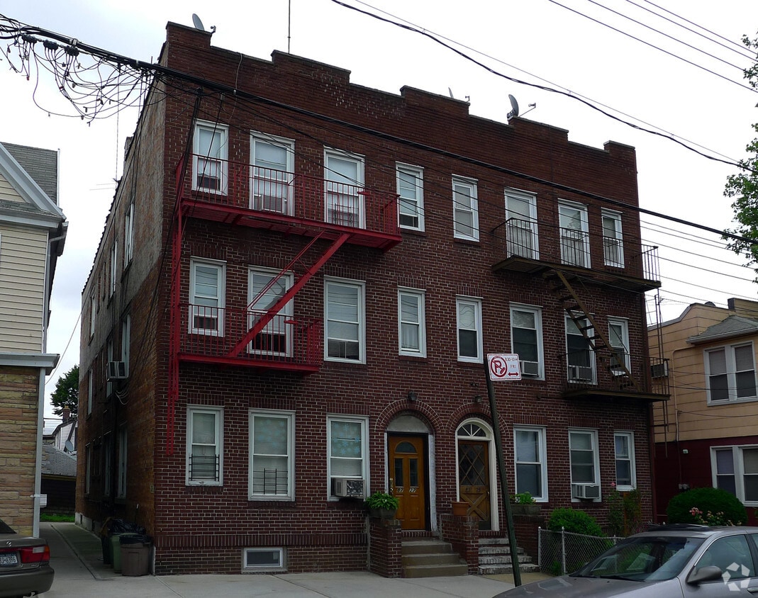 Primary Photo - 87-27 143rd St