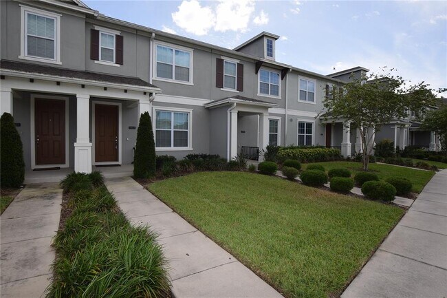 Foto del edificio - 15615 Honeybell Dr
