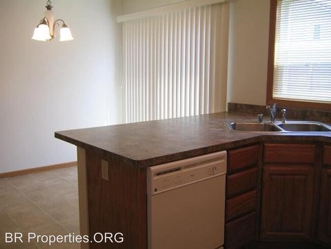 Building Photo - 3 br, 2.5 bath Apartment - 6315 - 52nd Street
