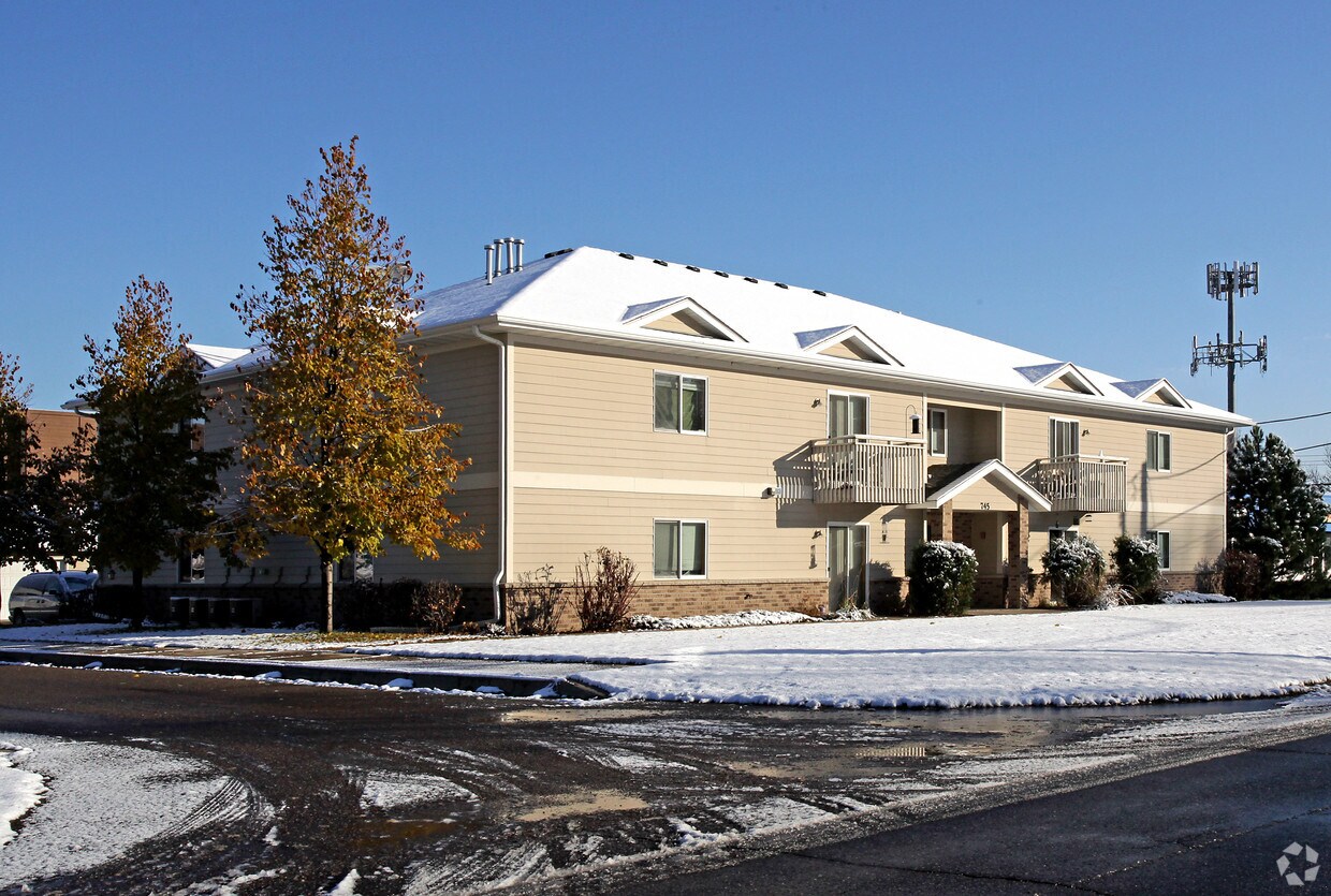 Foto principal - 745 County Road D E