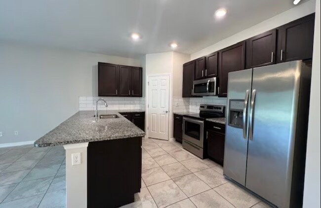 Foto del edificio - 3-bedroom, 2-bath duplex in Punta Gorda, FL.