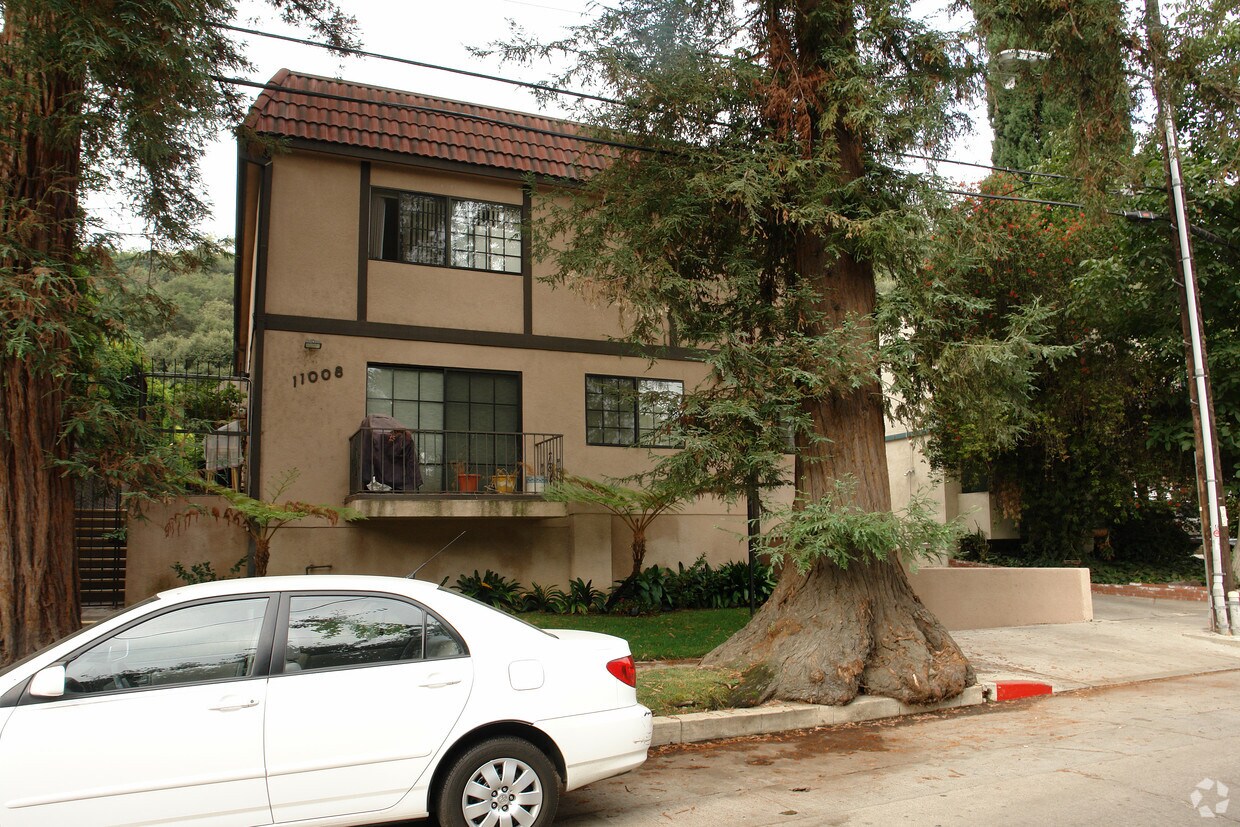 Building Photo - 11008 Fruitland Dr