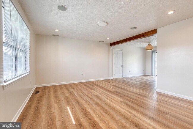 Foto del edificio - 1577 Loring Ct