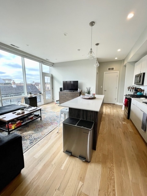 Building Photo - 3334 N Southport Ave